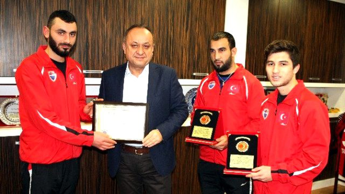 Dünya Şampiyonları, Tahsin Babaş\'ı Ziyaret Etti