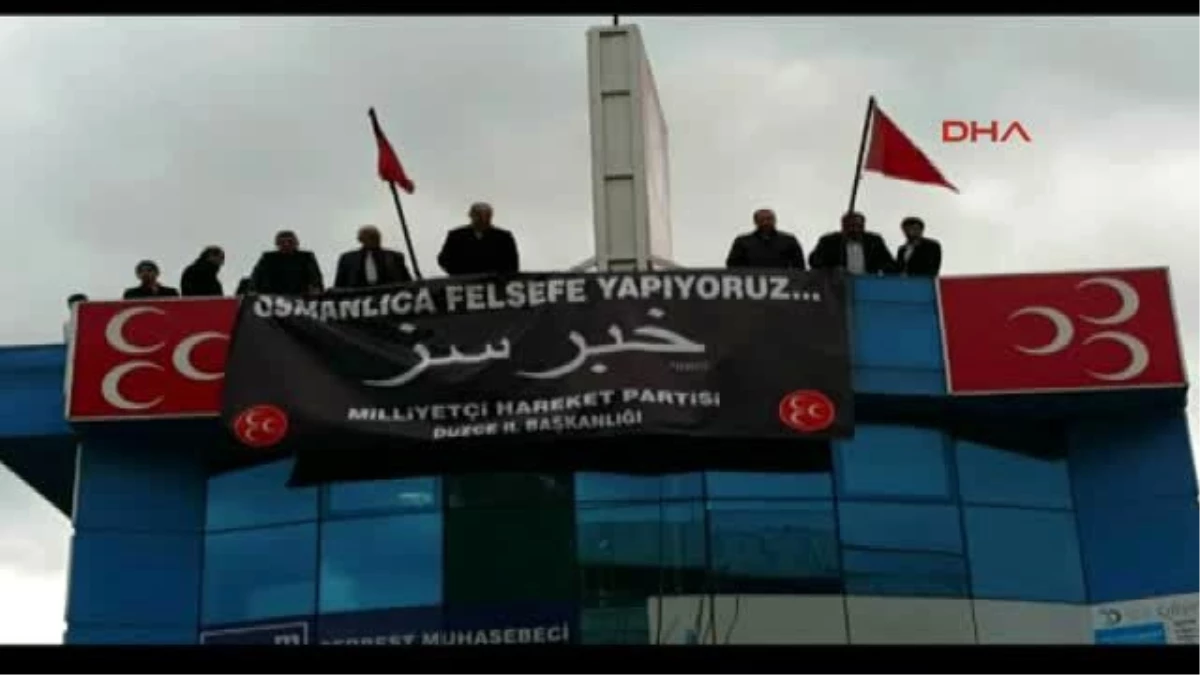Düzce MHP\'nin Osmanlıca \'Hırsız\' Pankartı Kaldırıldı