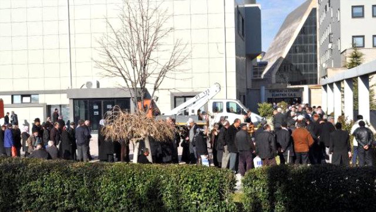 Mahkeme Kararını Duyanlar Elektrik Dağıtım Şirketlerine Hücum Etti