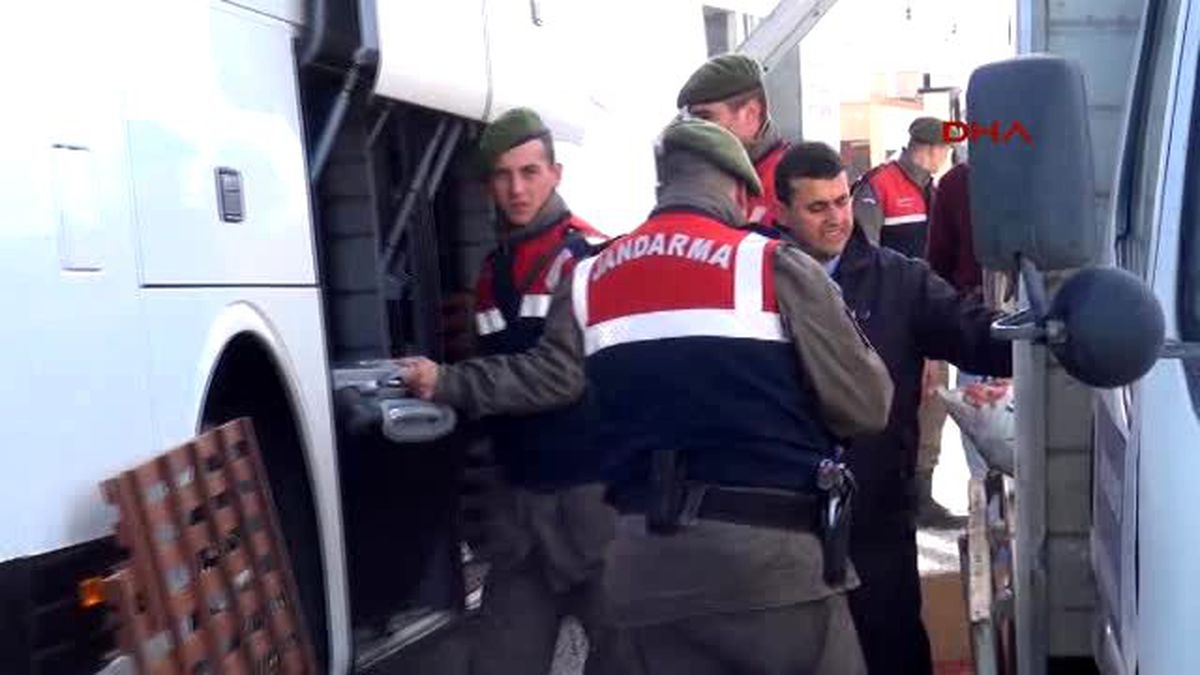 Eskişehir\'de Otobüs Şarampole Uçup Ters Döndü