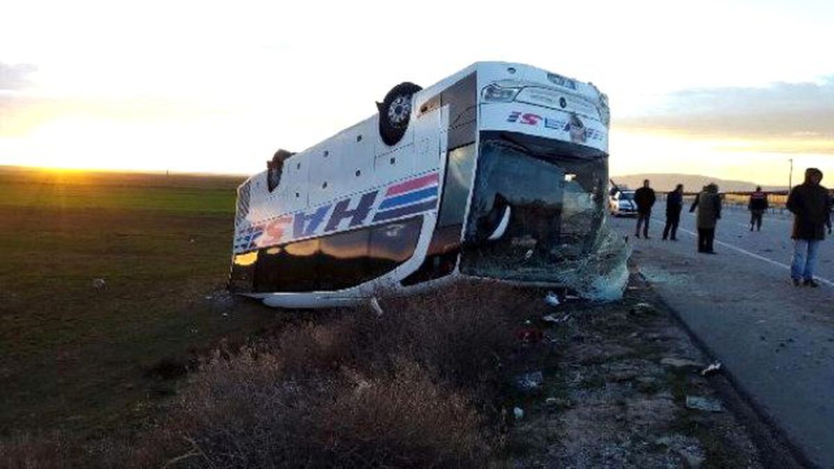 Eskişehir\'de Otobüs Şarampole Uçtu: 1 Ölü, 29 Yaralı