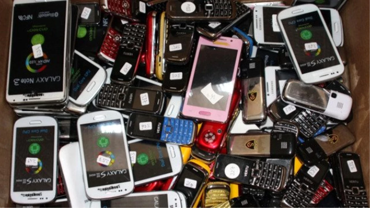 Gümrük Ekipleri 12 Bin 484 Adet Kaçak Cep Telefonu Ele Geçirdi