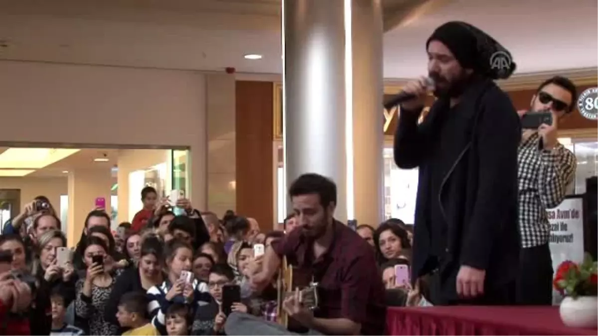 Halil Sezai Bursalı Hayranlarıyla Buluştu