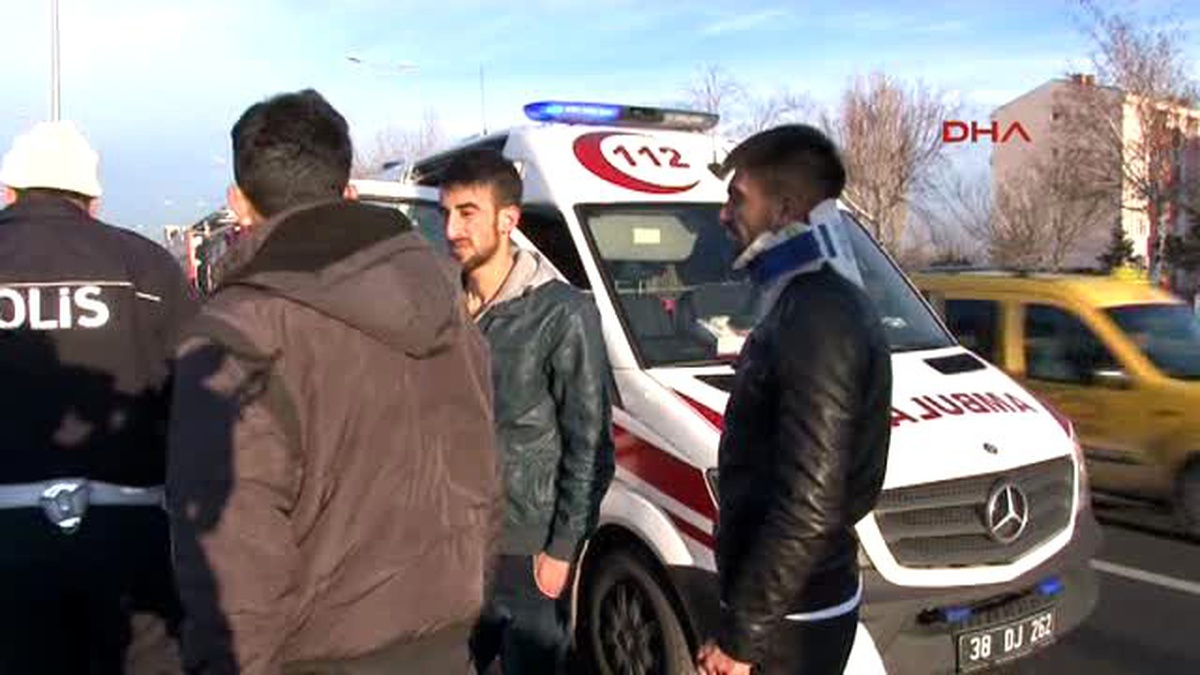 İşçi Servisine Otomobil Çarptı: 7 Yaralı