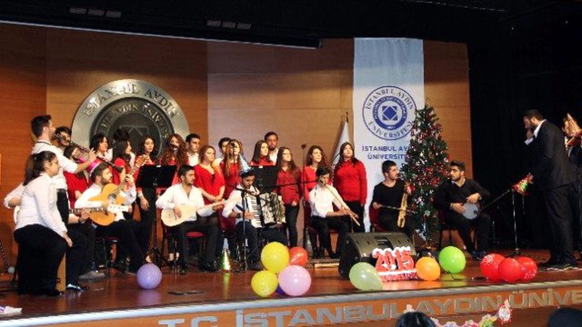 İstanbul Aydın Üniversitesi\'nde Engellilerle Yılbaşı Eğlencesi