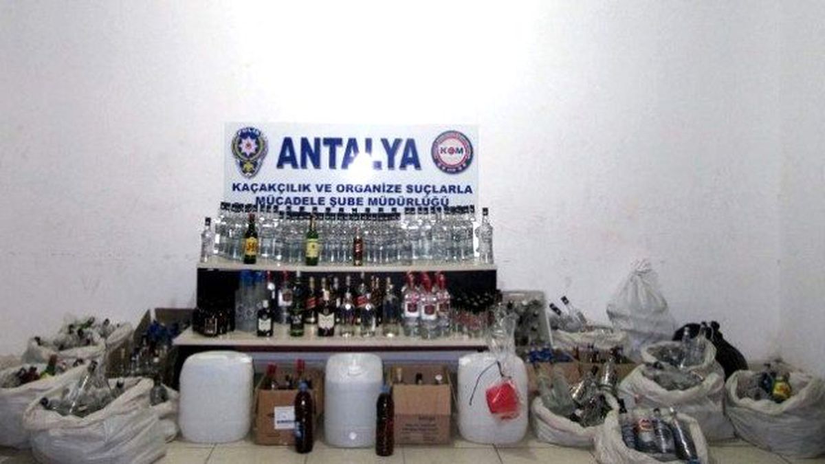 Kaçak İçki İmalatı Yapan İş Yerine Polis Operasyonu