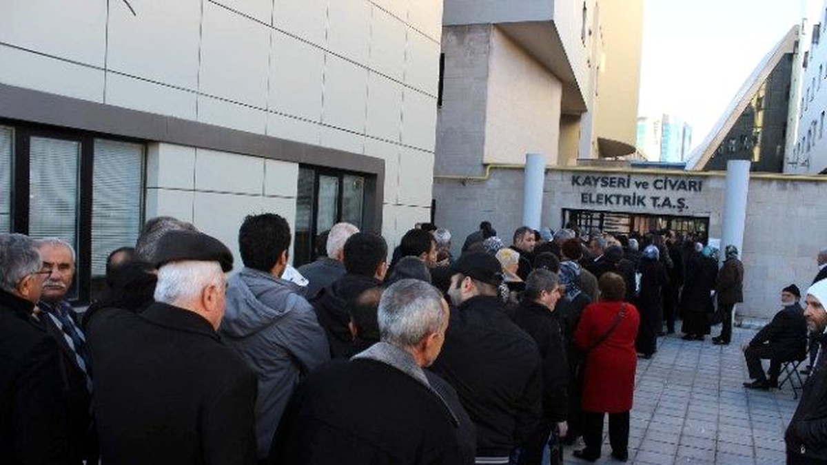 Kayseri\'de Kayıp-Kaçak Elektrik Bedeli Kuyruğu
