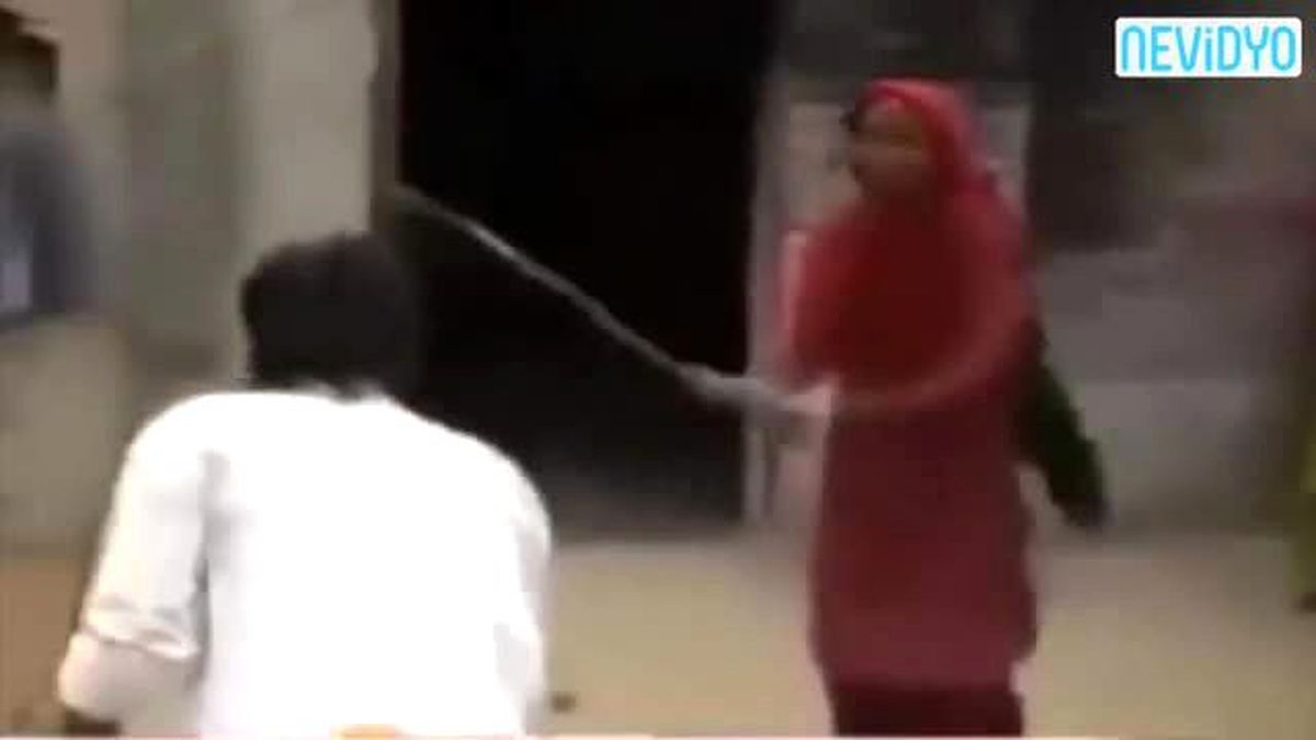 Kendisini Annesiyle Aldatan Kocasını Demirle Dövdü!