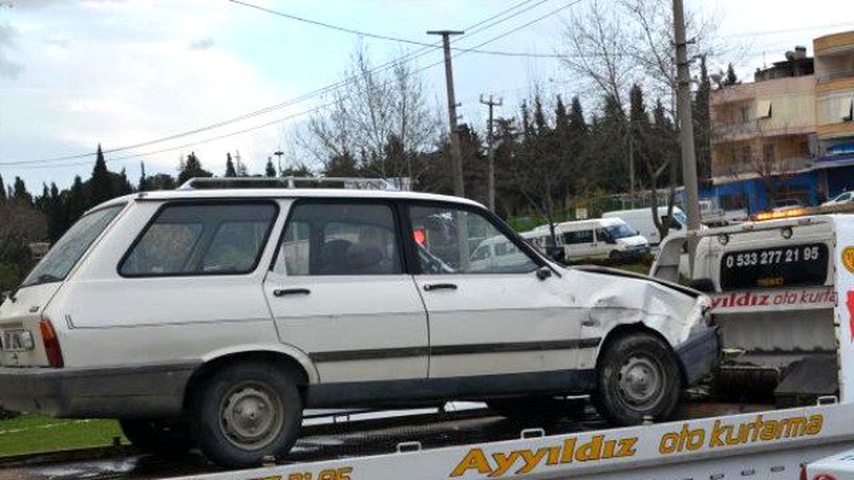 Turgutlu\'da Kırmızı Işık İhlali Kazası: 8 Yaralı