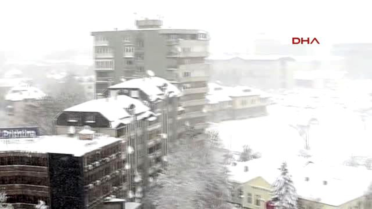 Kosova\'da Kar Yağışı Hayatı Olumsuz Etkiledi