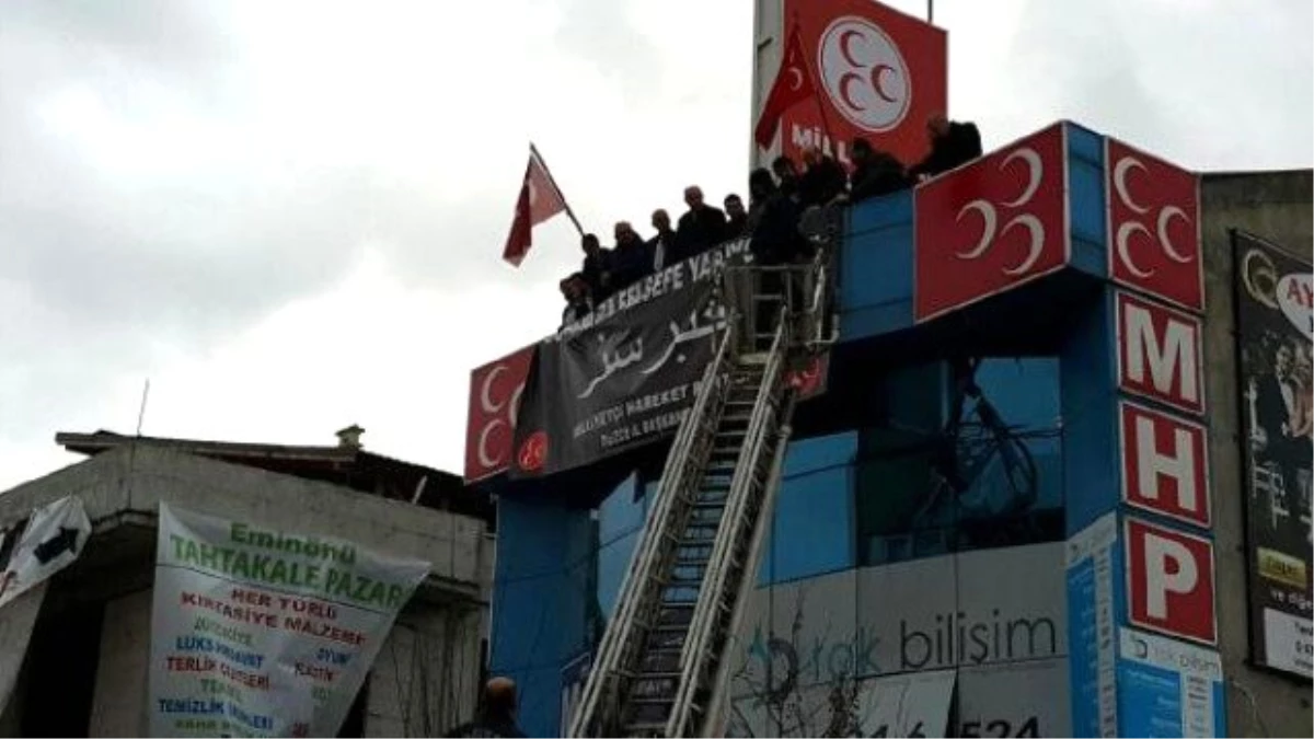 MHP\'nin Osmanlıca \'Hırsız\' Pankartı Kaldırıldı
