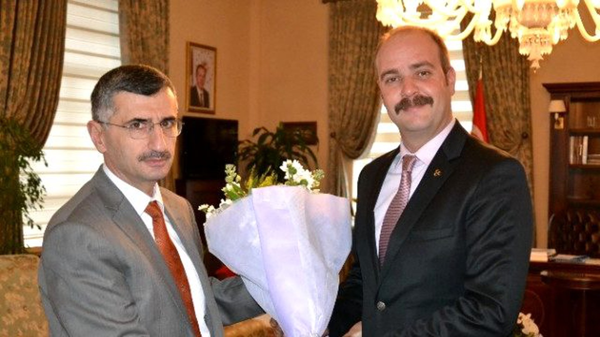 MHP Şehzadeler İlçe Yönetimi Vali Bektaş\'ı Ziyaret Etti