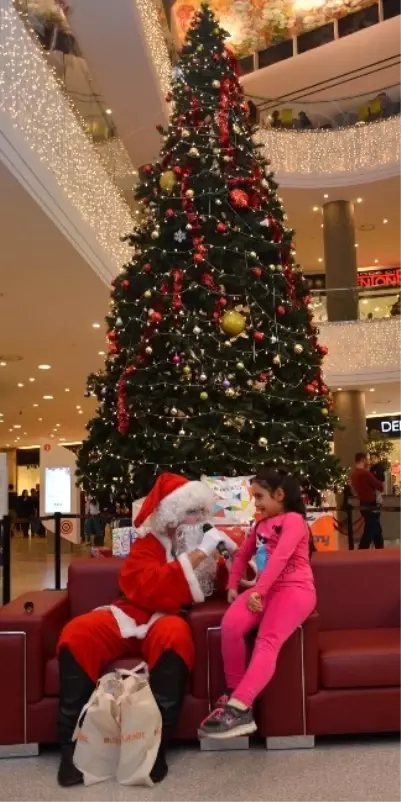 Noel Baba Cocuklara Hediye Dagitti Son Dakika