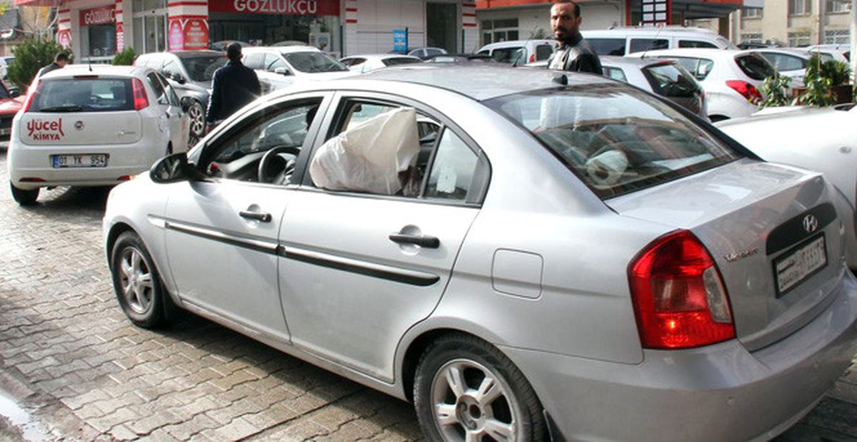 Ölen Suriyeli\'nin Cenazesi Ayakları Pencereden Sarkıtılarak Taşındı