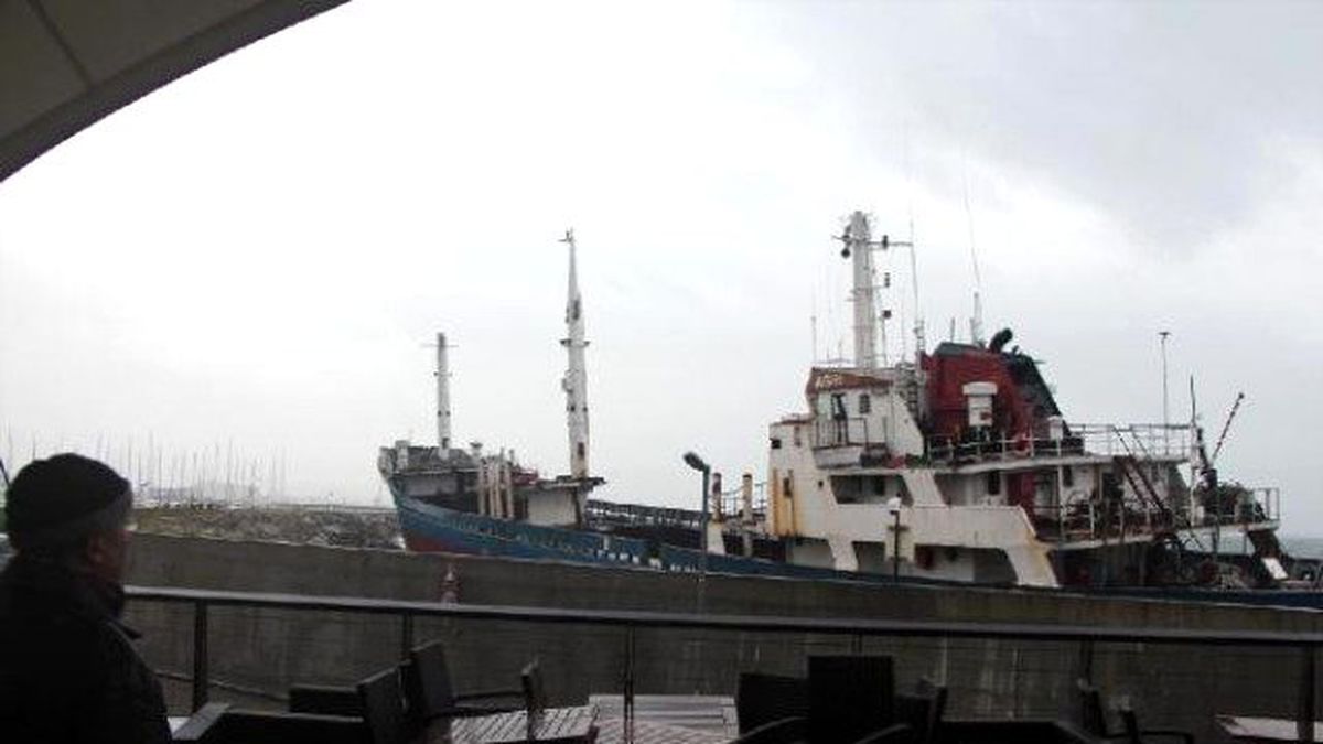 Pendik\'te Gemi Karaya Oturdu