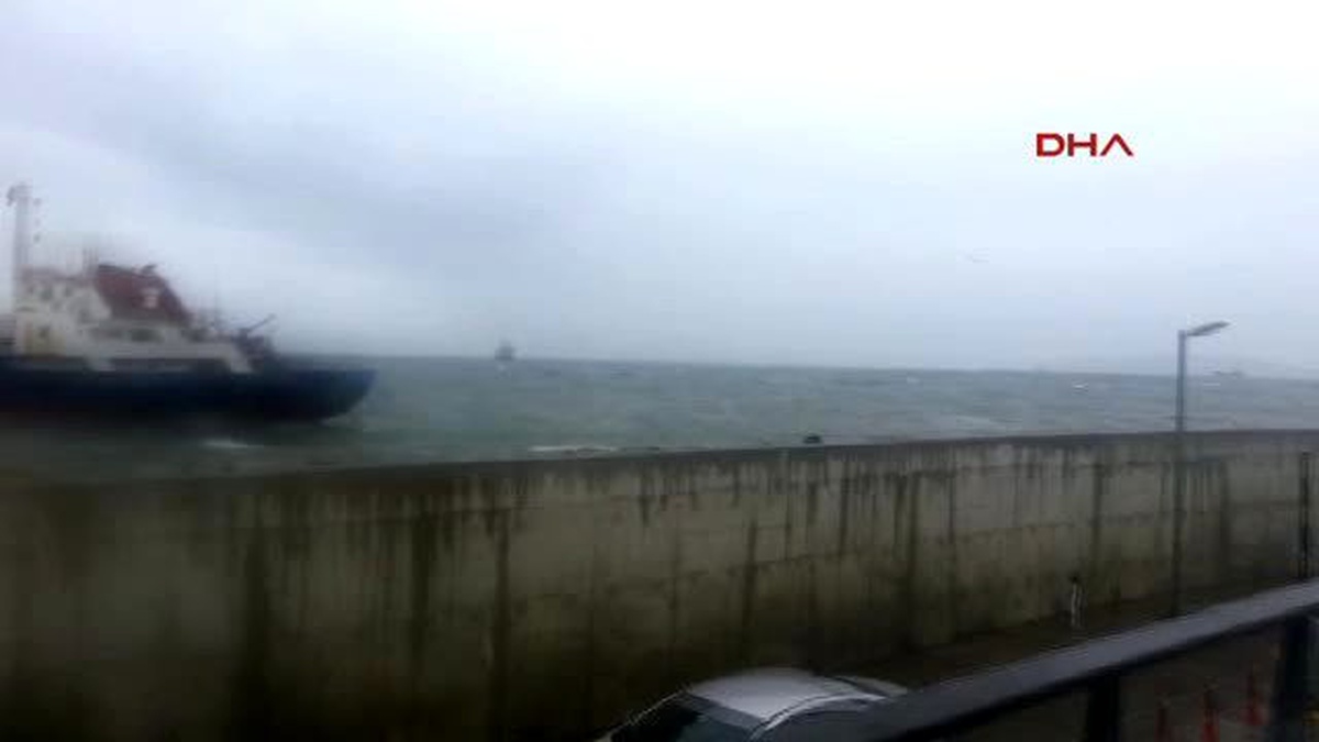 Pendik\'te Kuru Yük Gemisi Böyle Sürüklendi