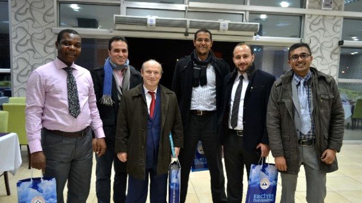 Rektör Keleştemur Yabancı Uyruklu Öğretim Elemanları ile Buluştu