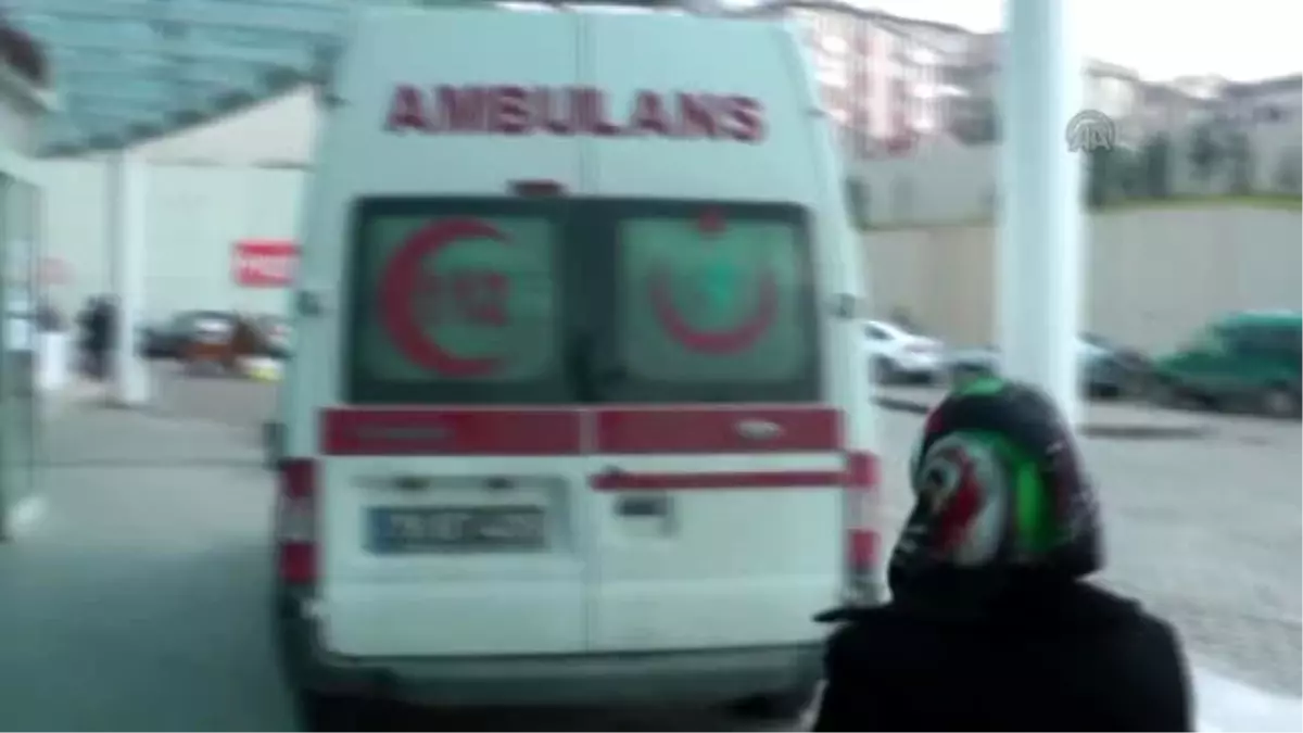 Şadırvan İnşaatının Üzerine Otomobil Düştü: 1 Yaralı