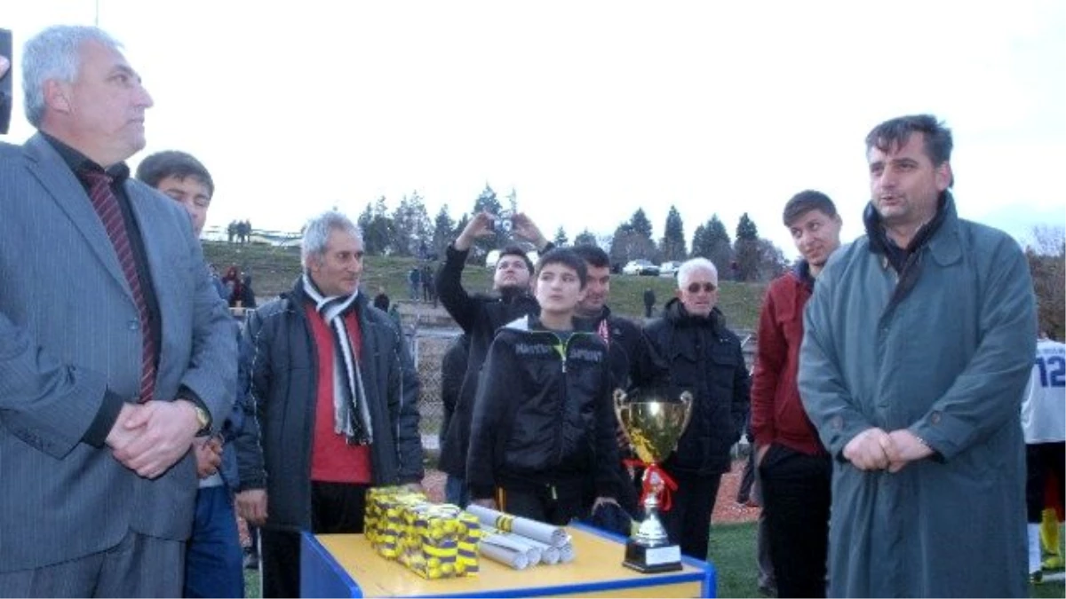 Şampiyon Uluoymak 1 Eylülspor Ligin Son Maçında Kupasını Aldı