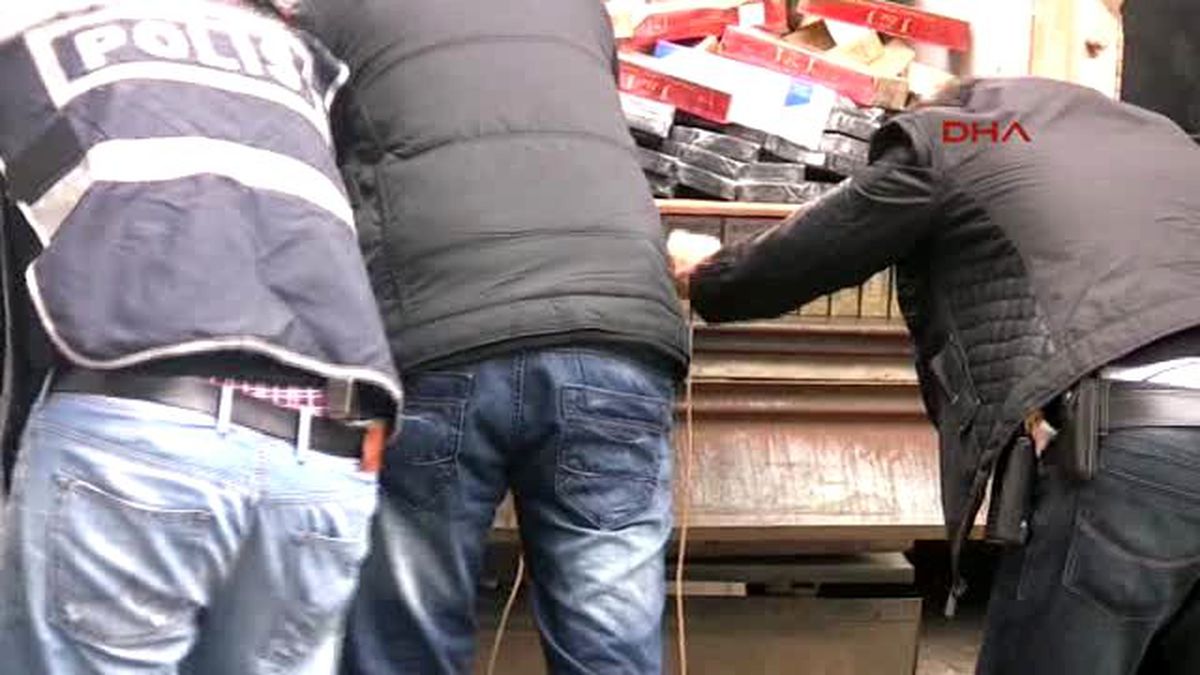 Şanlıurfa Kamyonda 10 Bin Paket Kaçak Sigara Ele Geçirildi