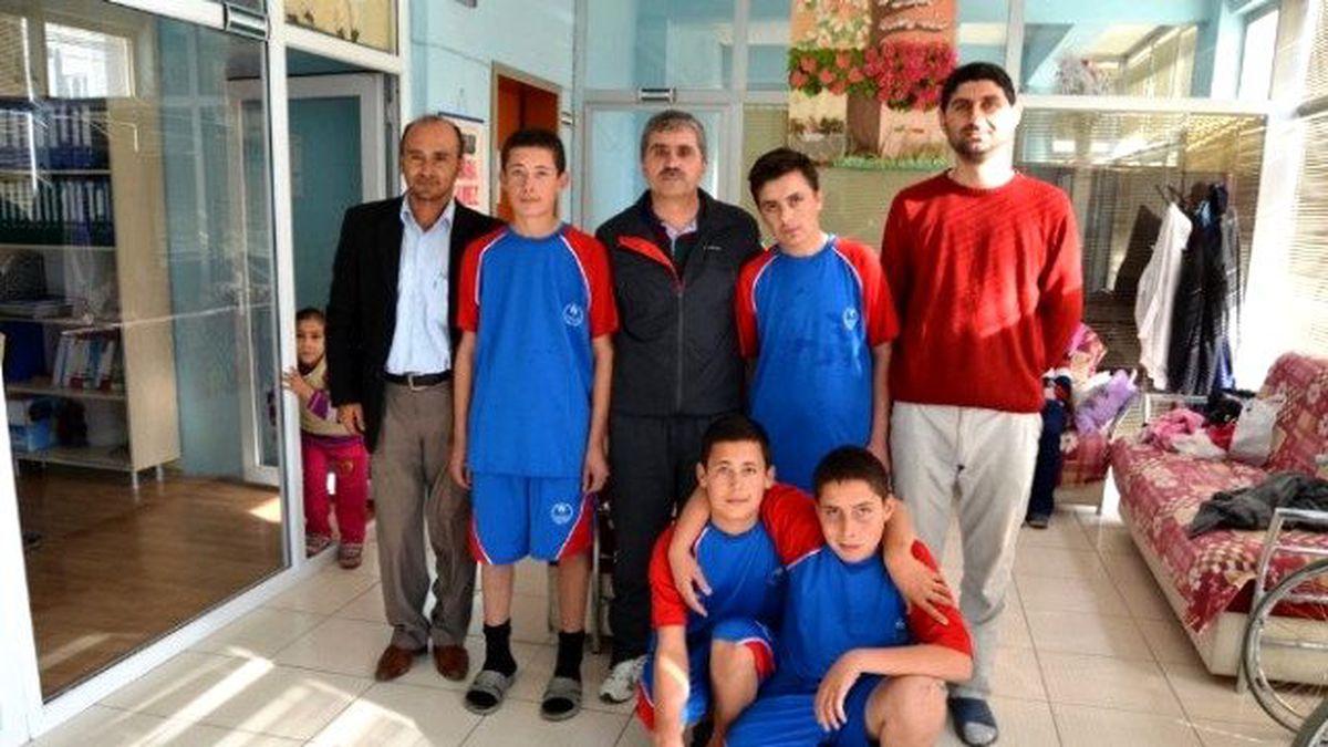 Selendi\'de Engelli Öğrencilere Destek