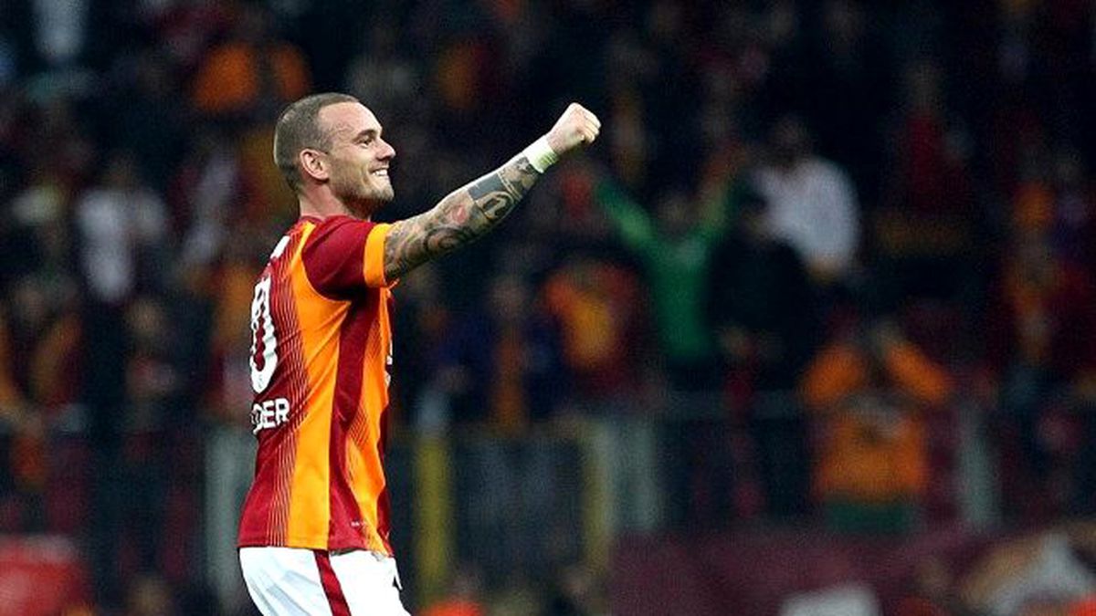 Sneijder\'de Flaş Gelişme! İşte Sözleşmedeki O Sorun