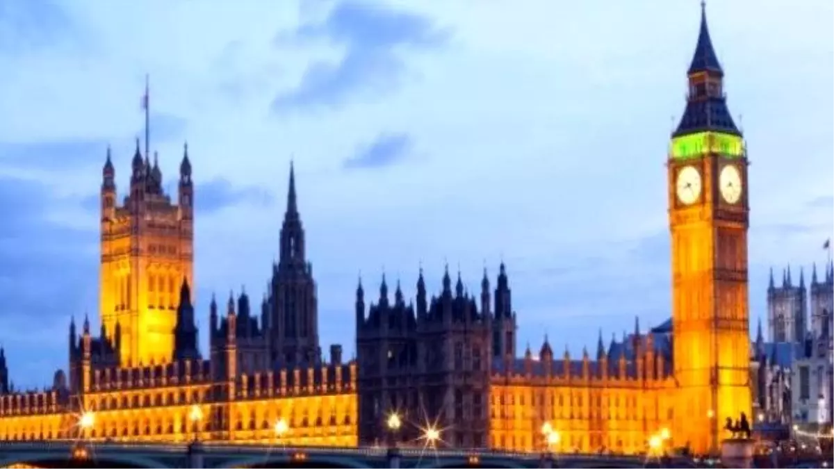 Terör Korkusu Kraliyet Askerlerini Yerinde Etti