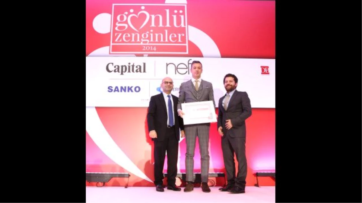 Türkiye\'nin Gönlü En Zengin İş İnsanları Ödüllerini Aldı