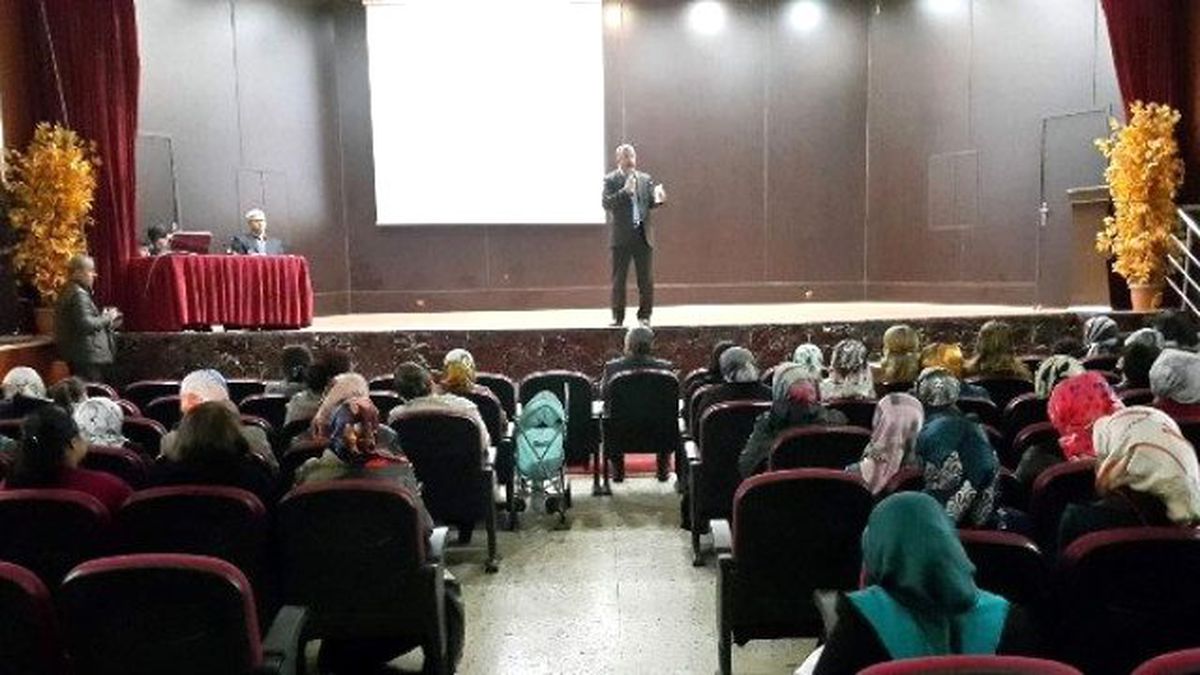 Usta Öğreticilere Ergenlik Semineri