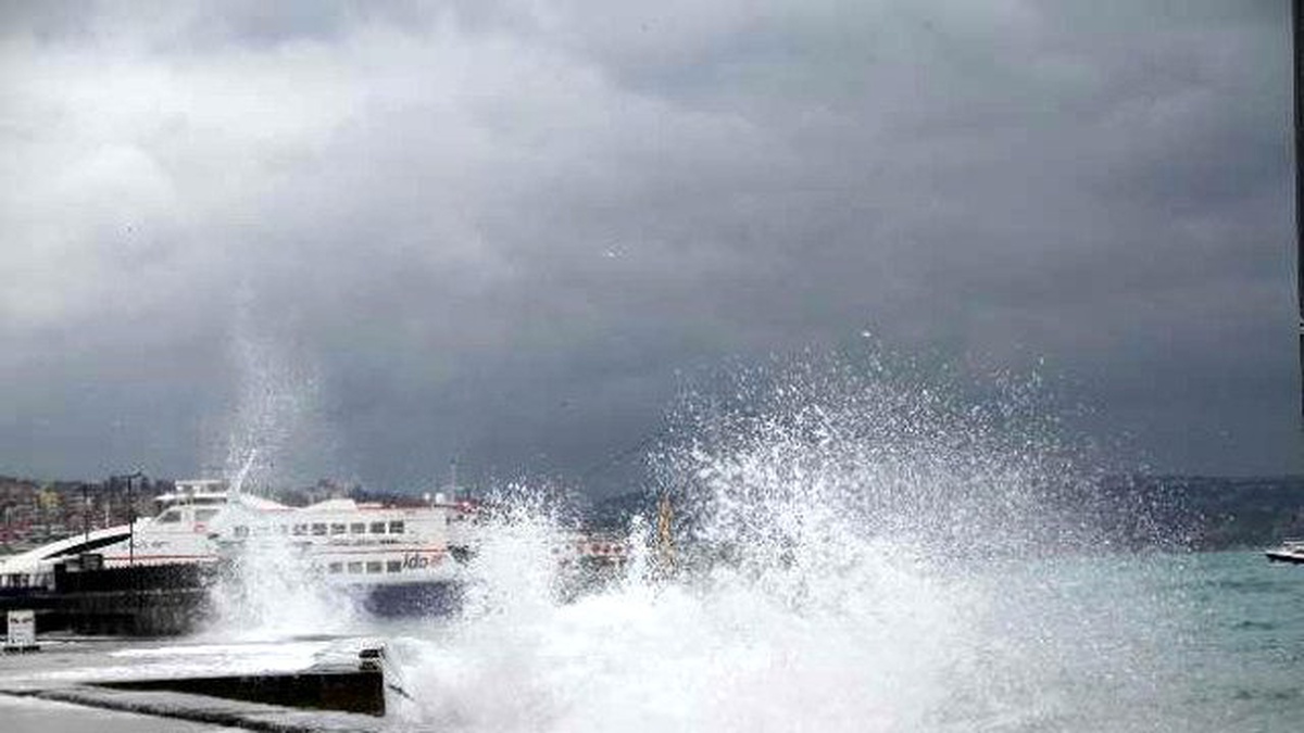 Yalova\'da Fırtına İdo Seferlerini İptal Ettirdi