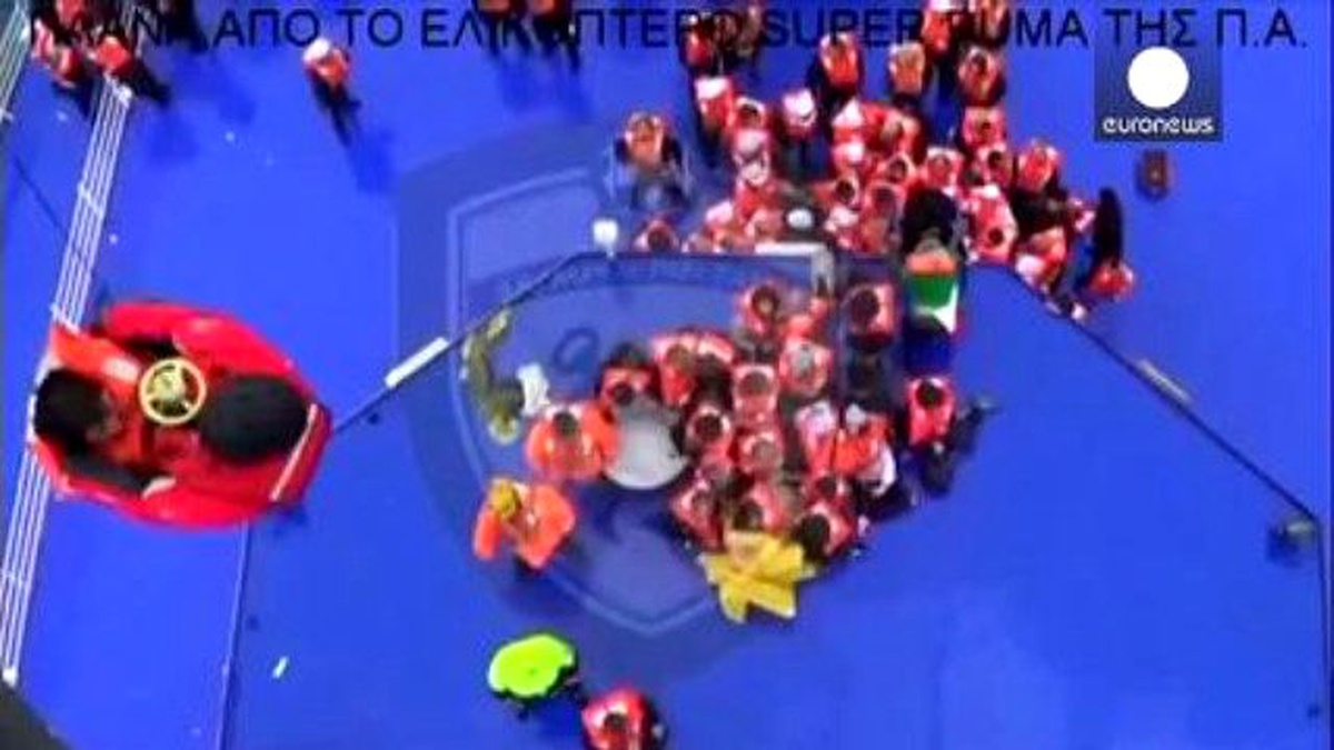 Yanan Feribot Bir Gündür Tahliye Edilemiyor