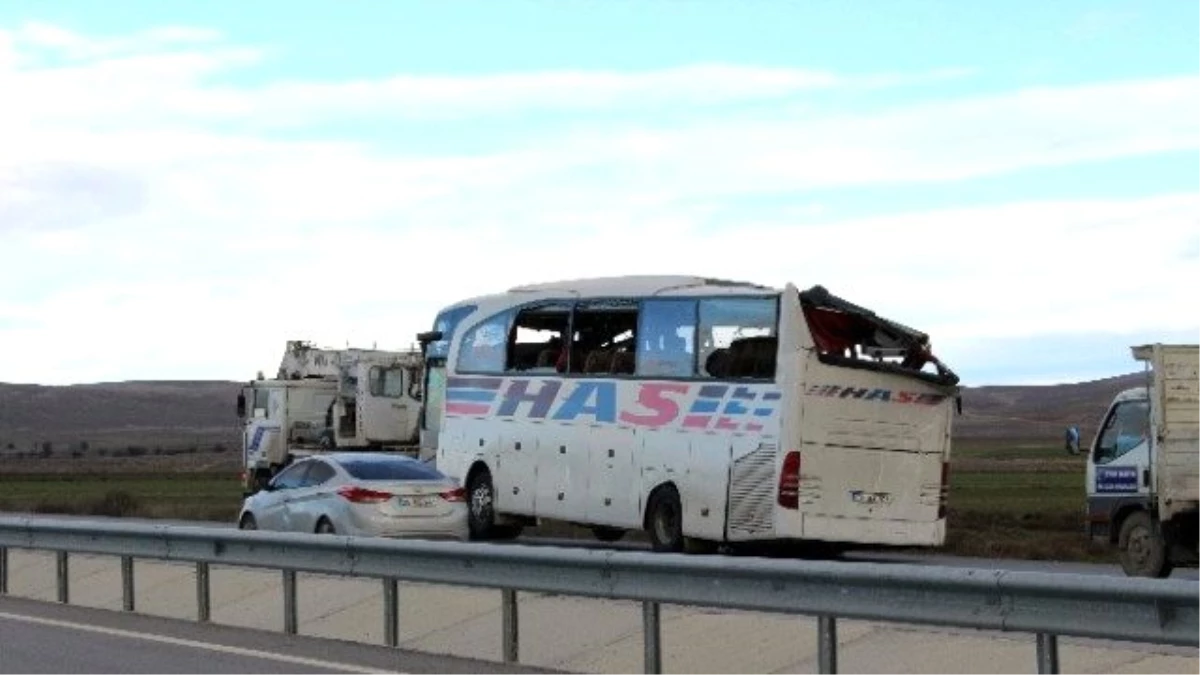 Yolcu Otobüsü Şarampole Devrildi: 1 Ölü, 29 Yaralı