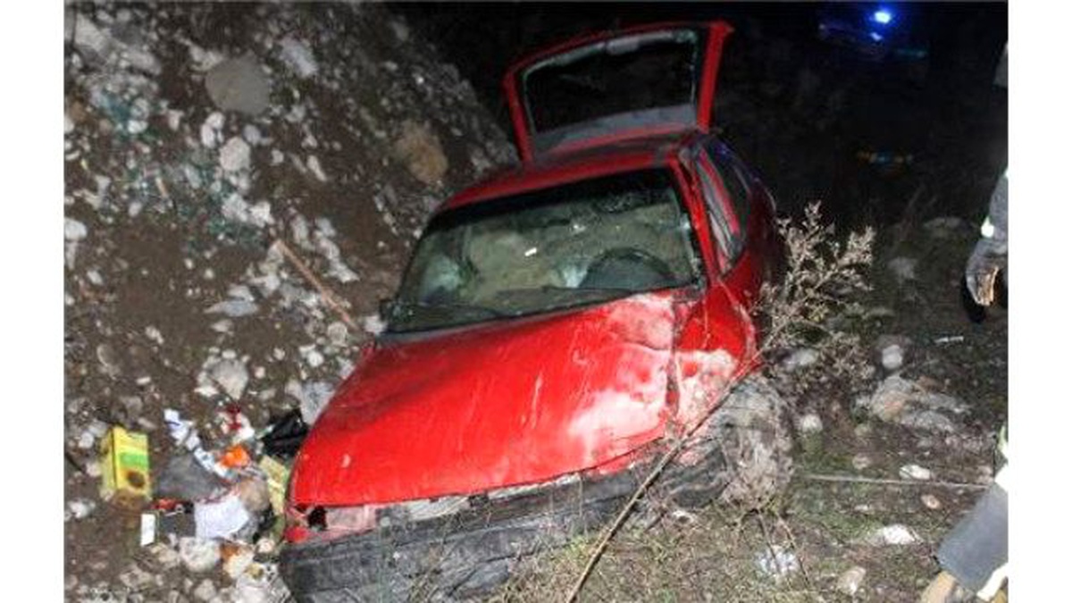 Zonguldak\'ta Otomobil Şarampole Devrildi: 1 Yaralı