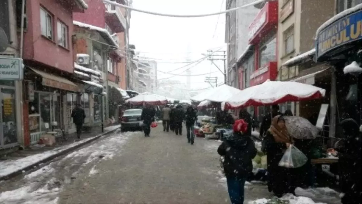 700 Yıllık Pazar Kar Sebebiyle Boş Kaldı