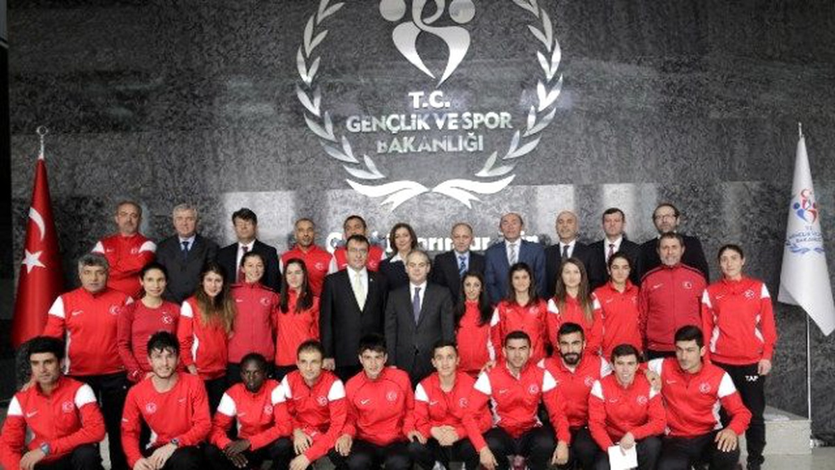 Bakan Çağatay Kılıç, Şampiyon Atletleri Kabul Etti
