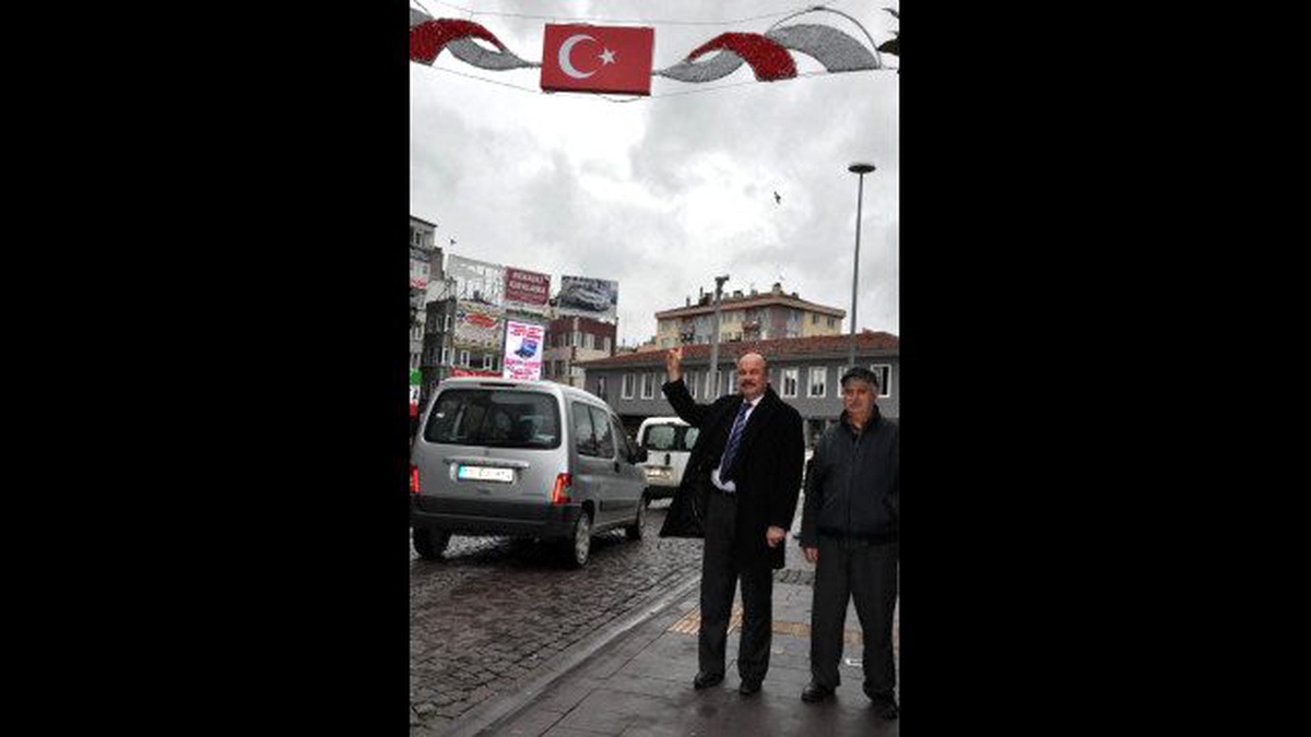 Balıkesir\'de, Tepki Gören Bayraklar da Değişti