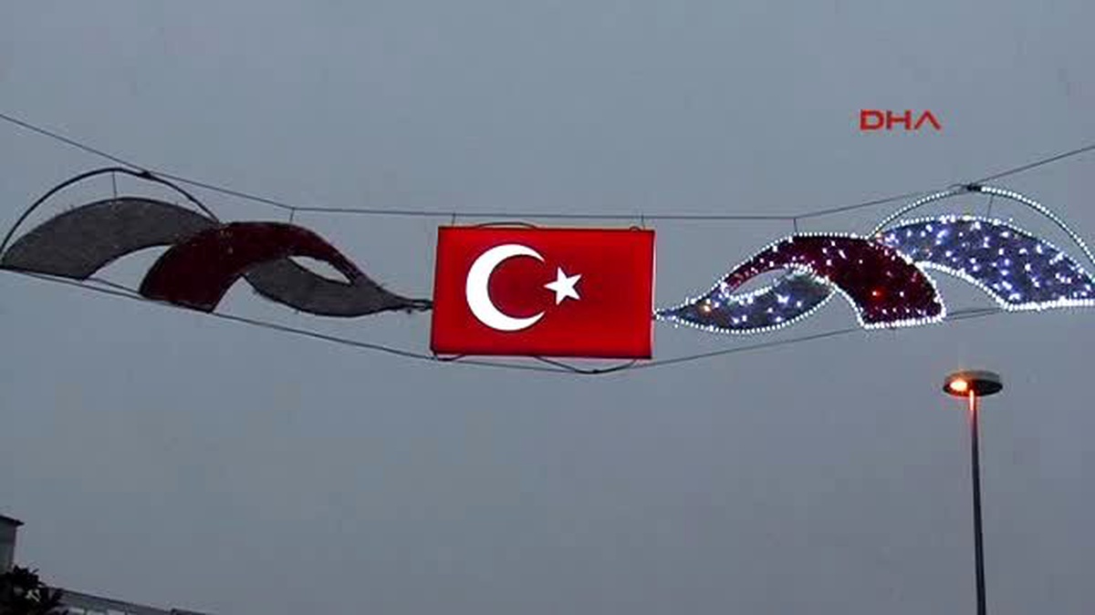 Balıkesir\'de, Tepki Gören Bayraklar da Değişti