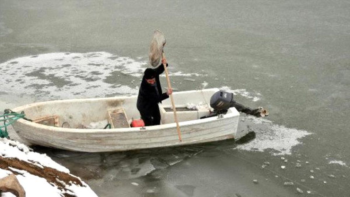 Baraj Gölü Dondu, Tekneler Buza Gömüldü