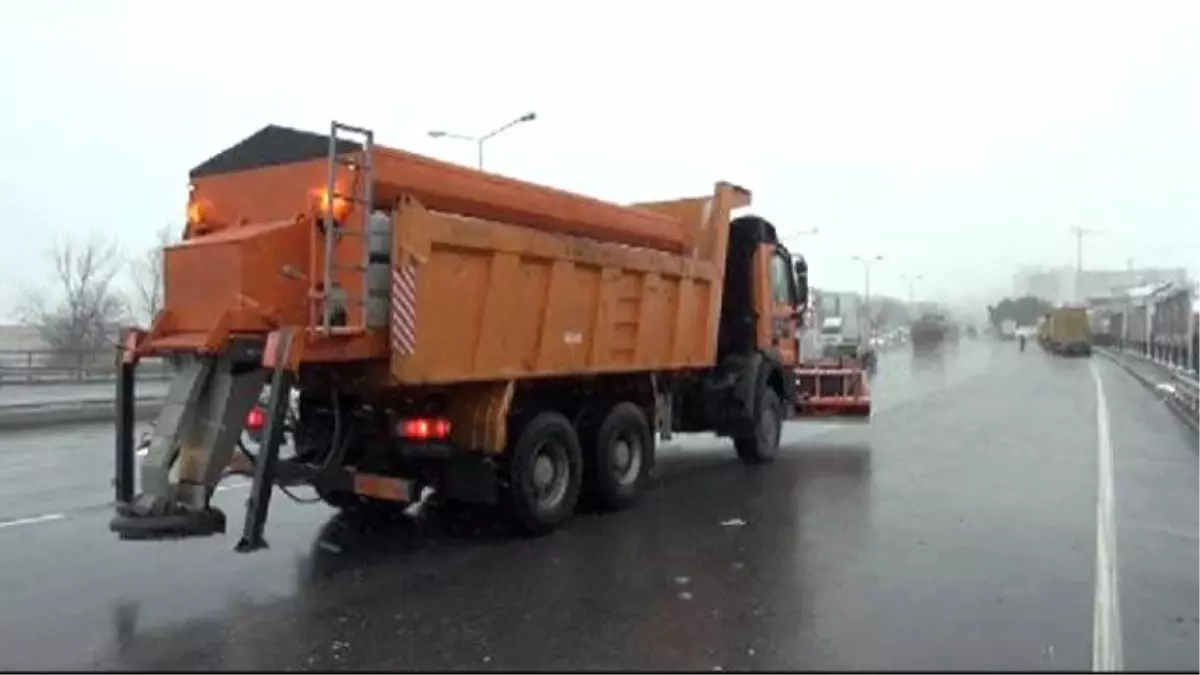 Beylikdüzü\'nde Kar Yağışı Etkili Oldu