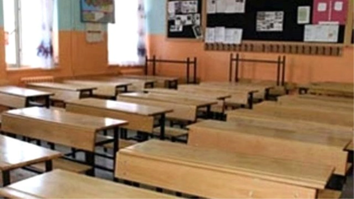 Bursa\'nın Keles İlçesinde Okullar Kar Sebebiyle Tatil Edildi