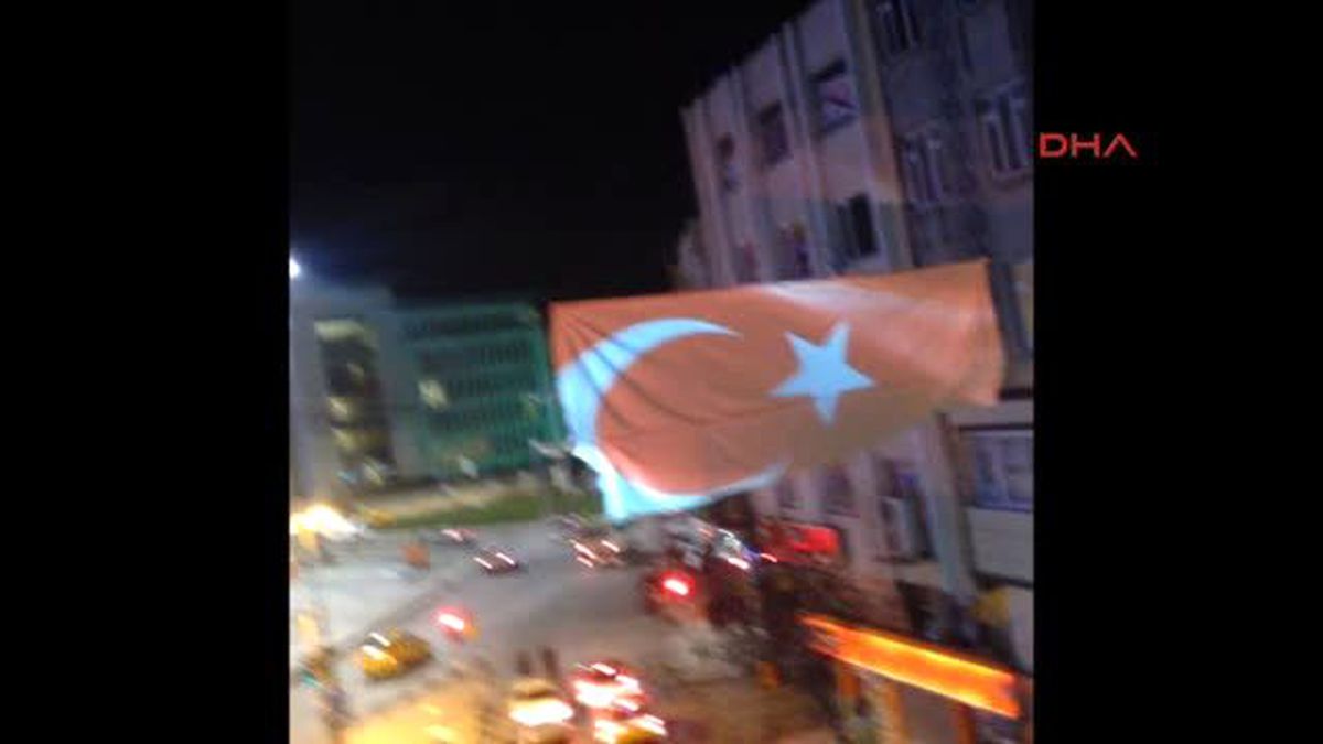 CHP Zeytinburnu İlçe Binasına \'Makara\' Baskını