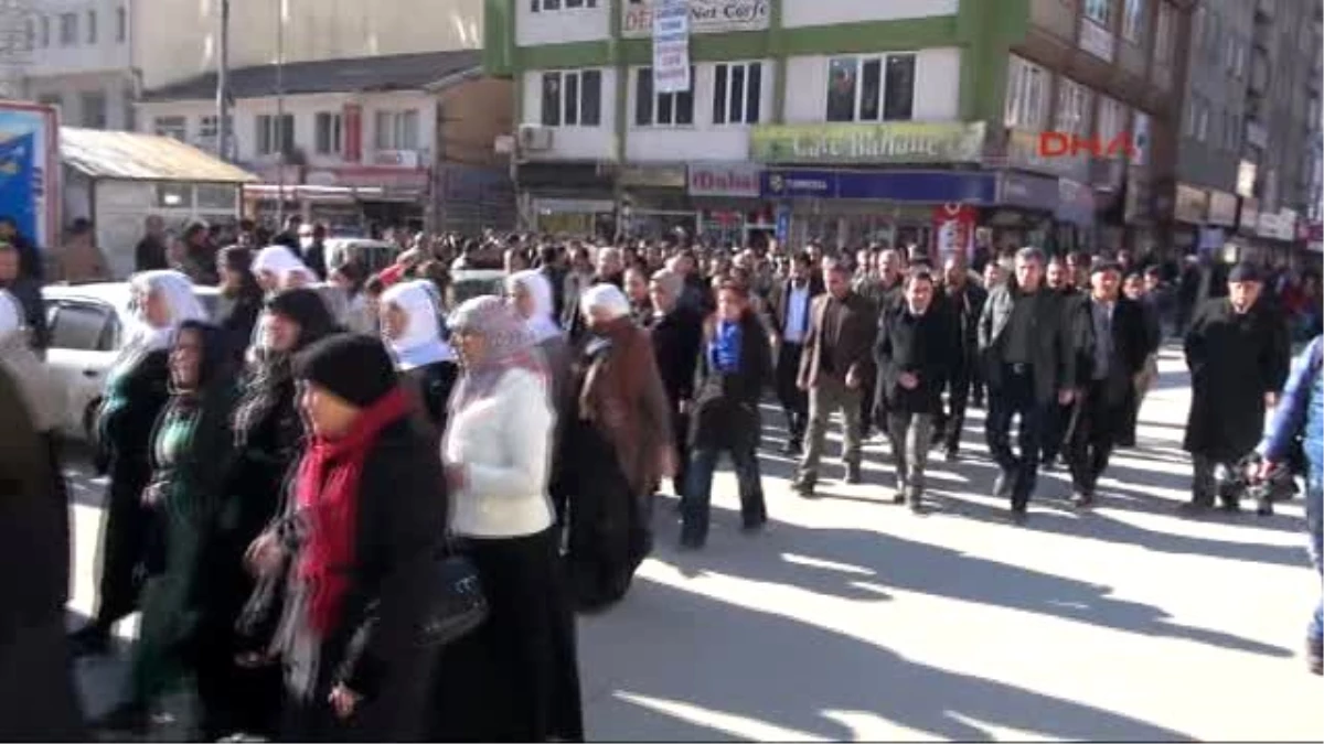 Cizre\'de Yaşanan Provakasyonlar Hakkari\'de Protesto Edildi
