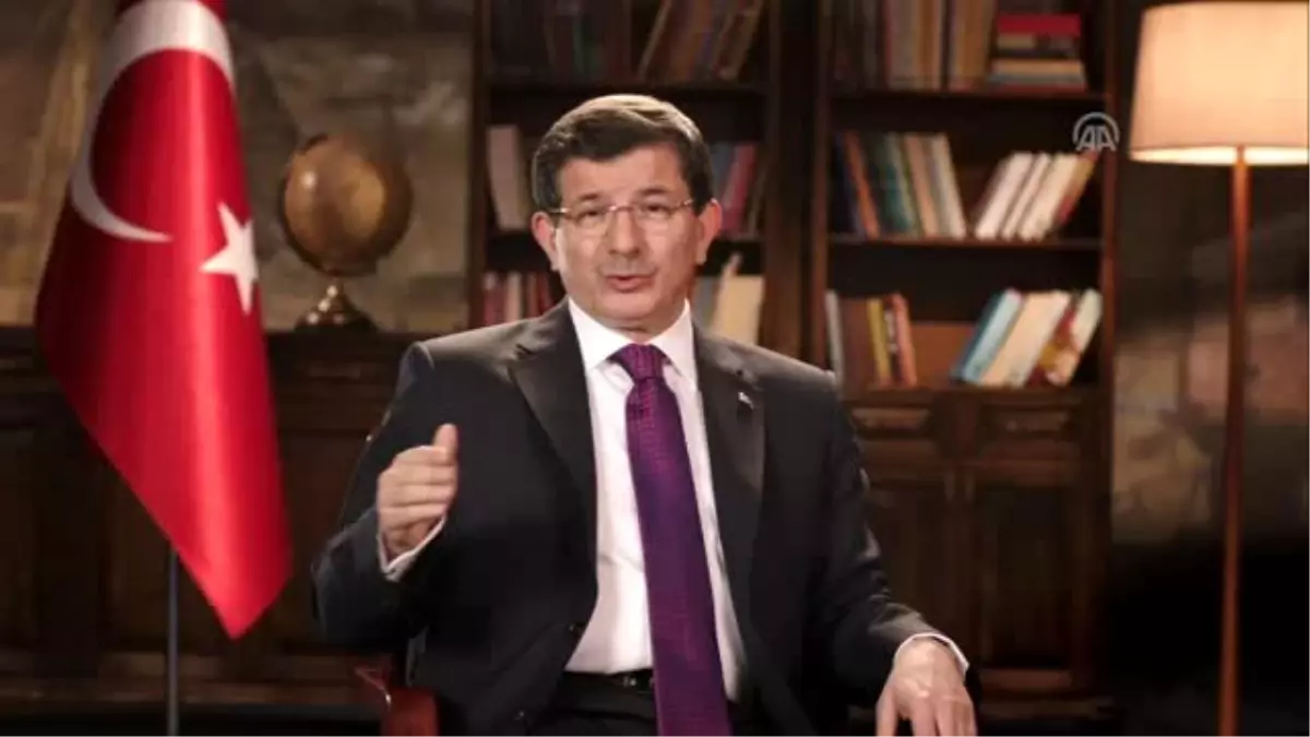 Davutoğlu: "Bize Slogan Üreten Değil, Fikir Üreten Gençler Lazım"