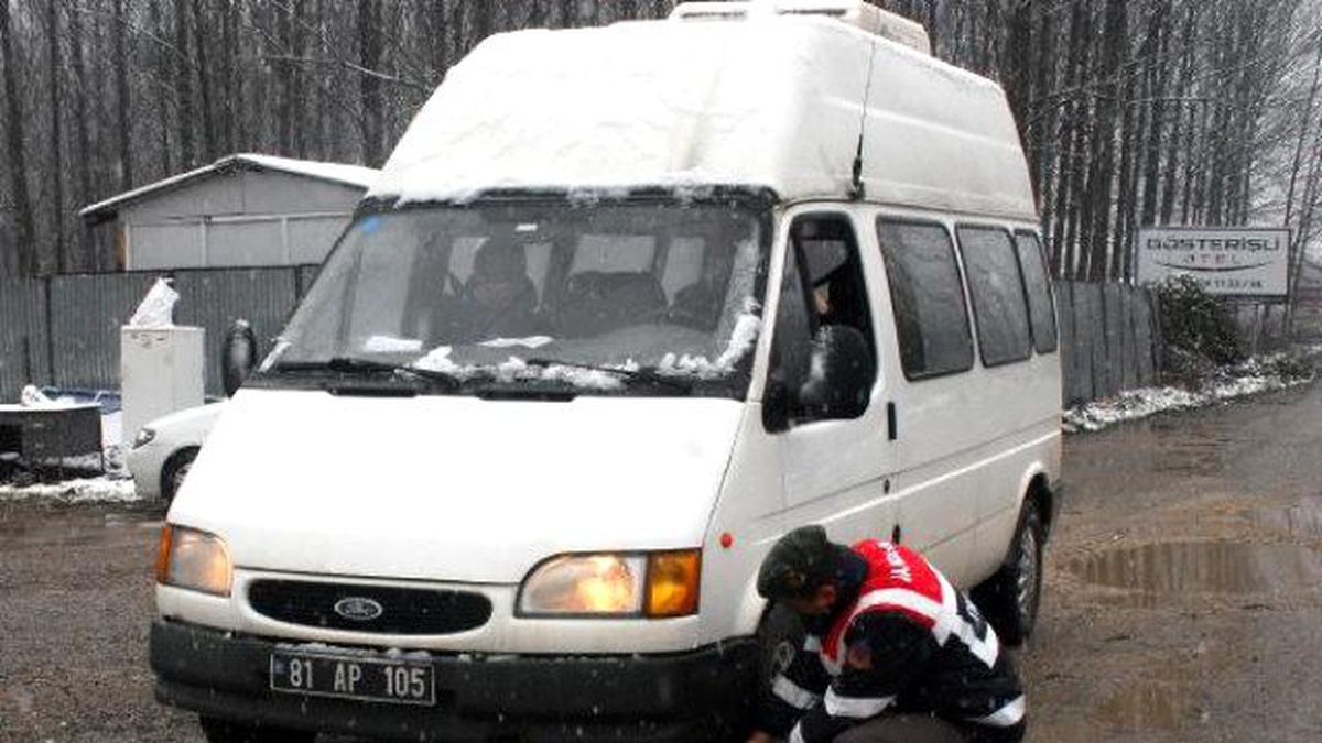 Düzce\'de Jandarmadan Kış Lastiği Kontrolü