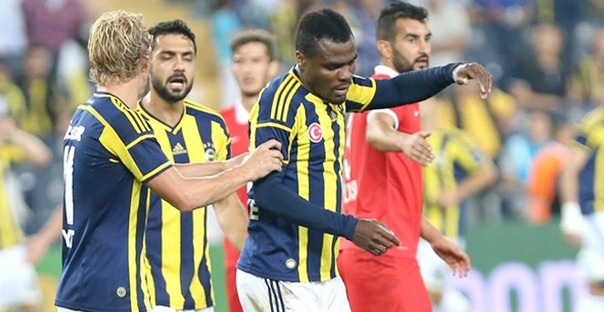 Emenike, Taraftarla Tartıştıktan Sonra F.Bahçe\'yi Kafasında Bitirmiş