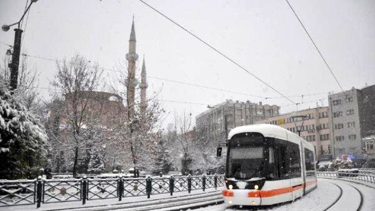 Eskişehir ve Kütahya\'da Kar Yağışı Etkili Oldu