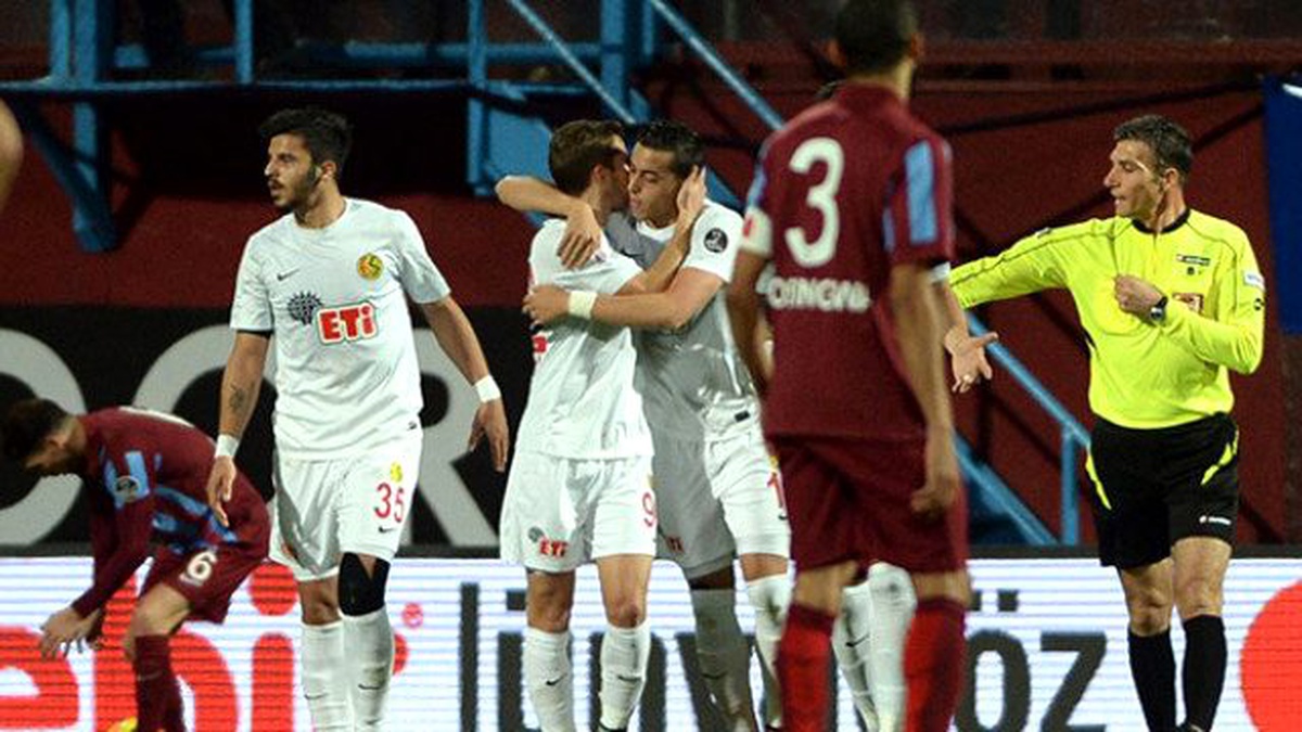 Evinde İlk Yenilgisini Alan Trabzonspor Kayıplarda