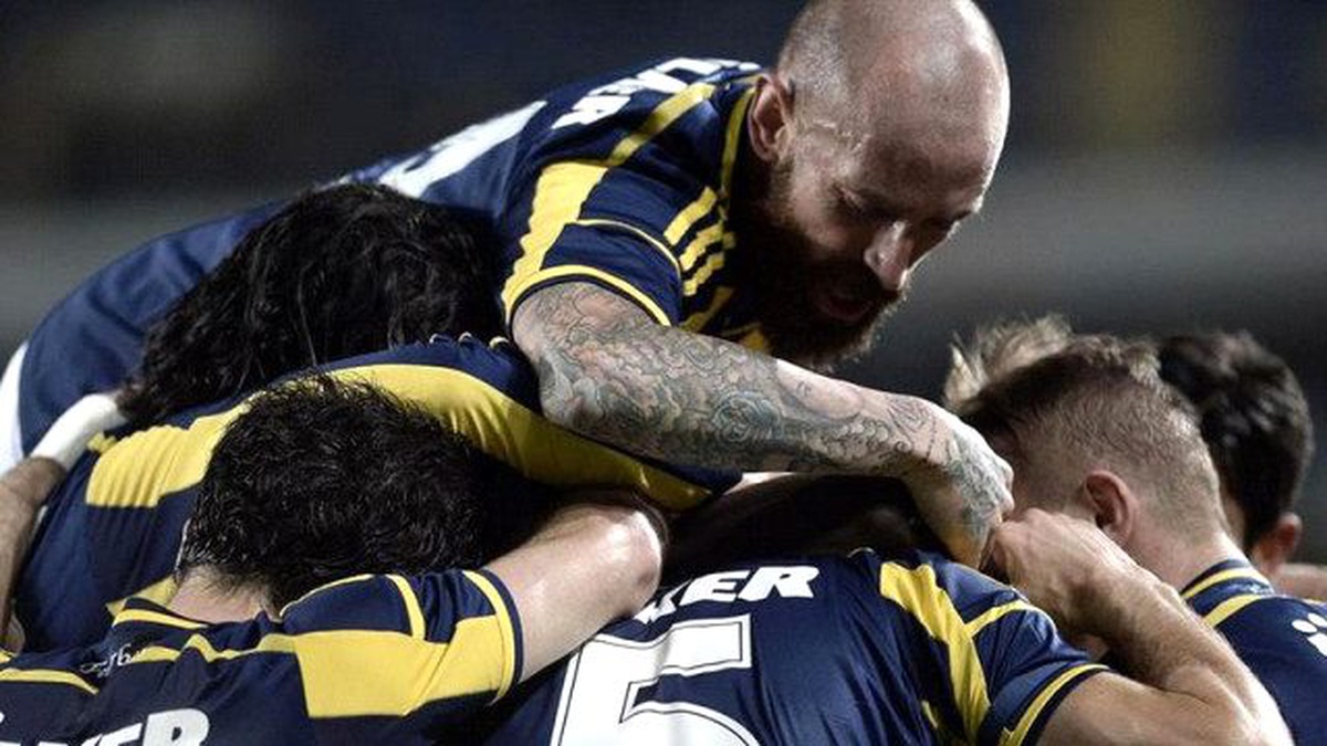 Fenerbahçeli Futbolculardan Mesaj Var!
