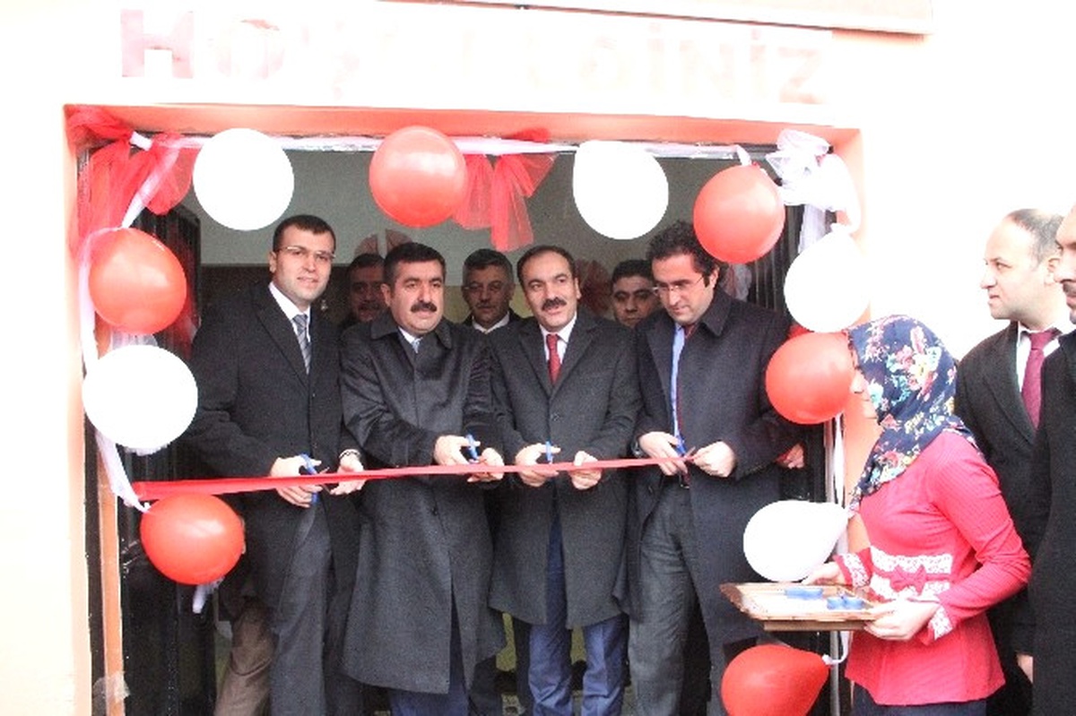Gevaş\'ta Kadın Kültür Merkezi ve Çok Amaçlı Spor Salonu Hizmete Açıldı