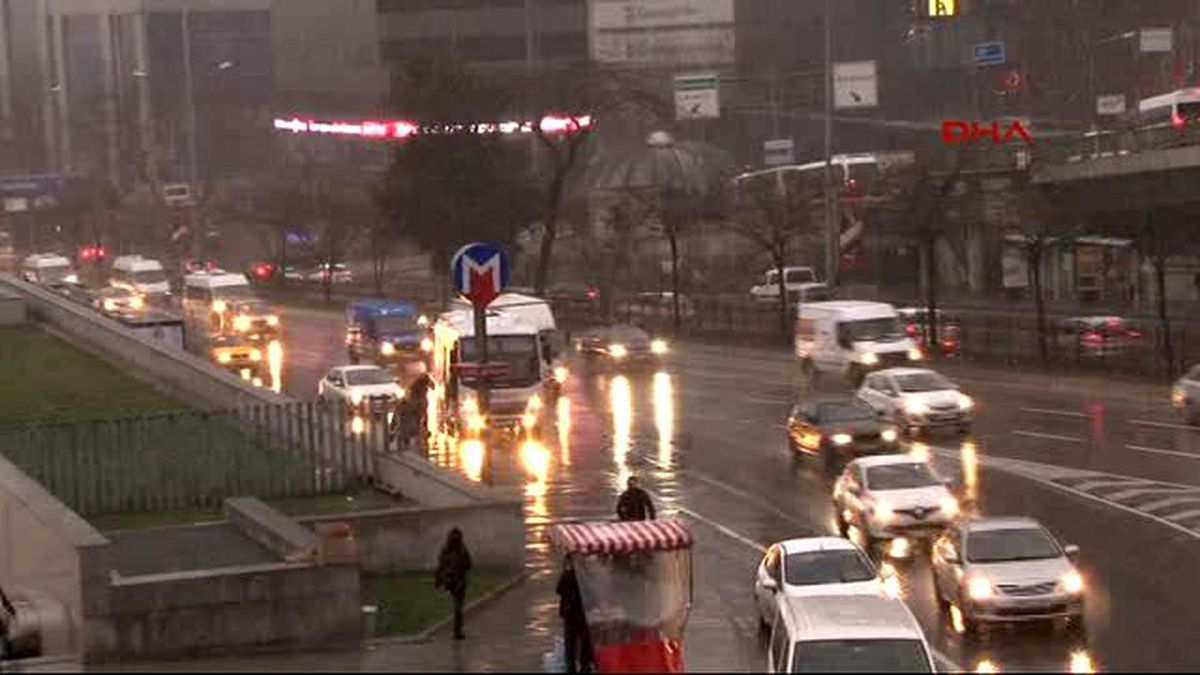 İstanbul Güne Kar Yağışı ile Başladı